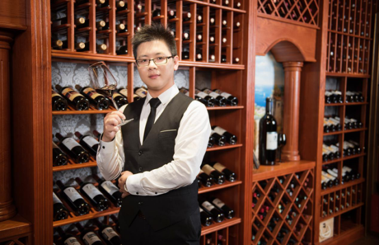 藍菲酒業(yè)首席品酒師、培訓師劉俊雄
